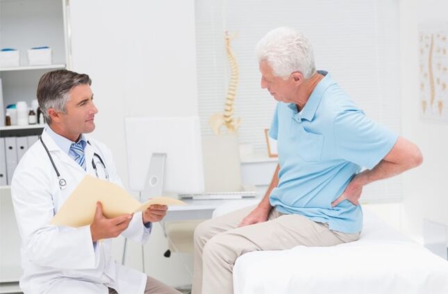 medikuaren hitzorduan artrosi duen gaixoa